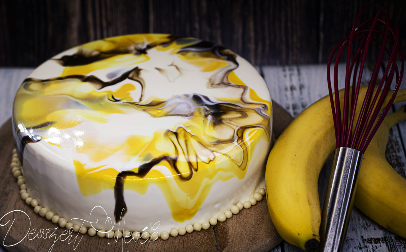 Karamellizált banán mousse torta tükörglazúrral – recept